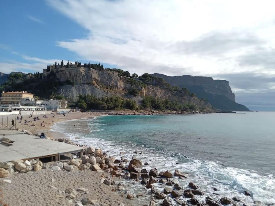 Superbe Piscine, Tennis, Vue Et Decore Avec Gout Cassis