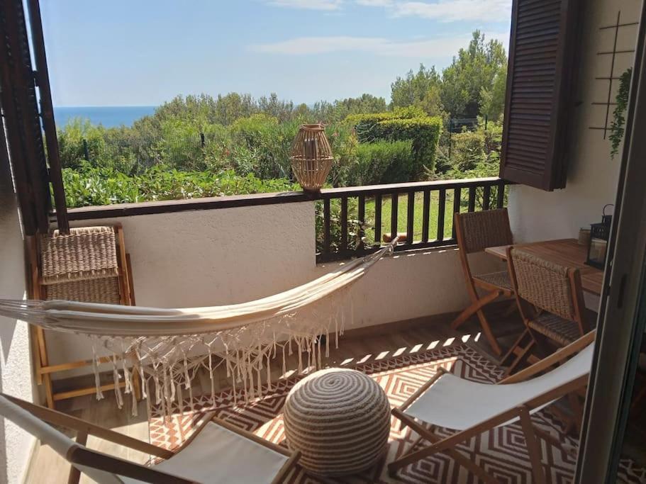 Superbe Piscine, Tennis, Vue Et Decore Avec Gout *