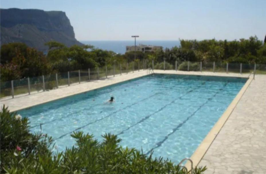 Superbe Piscine, Tennis, Vue Et Decore Avec Gout *